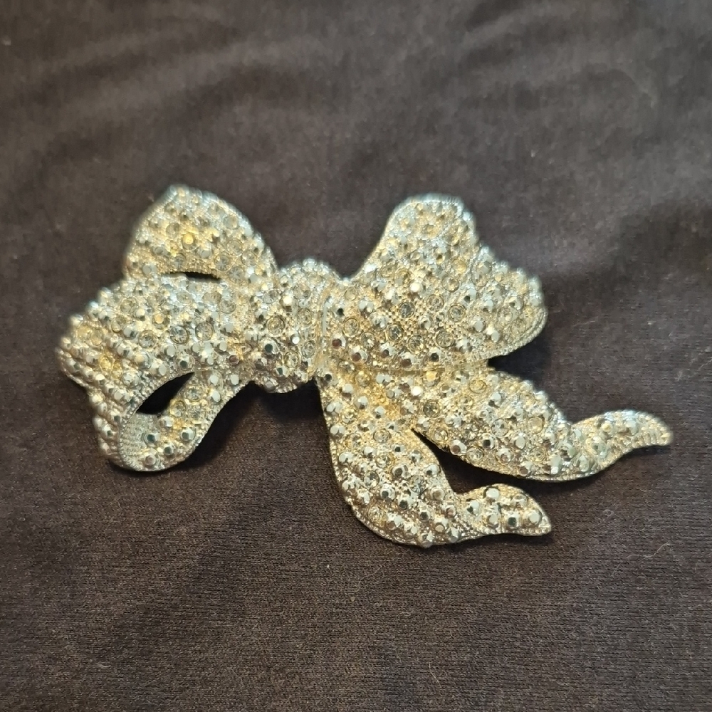 Avon Silvertone With Rhinestones Bow Brooch